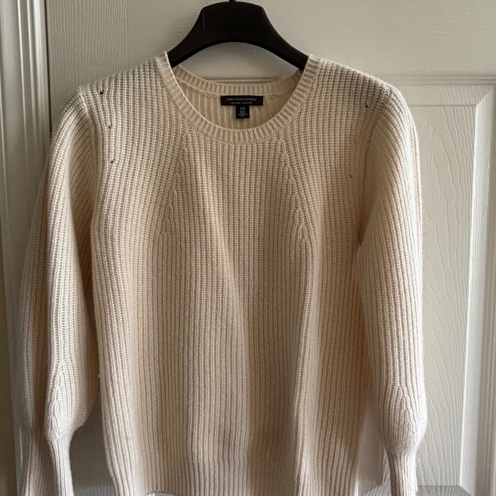 Saks fifth Avenue 100% Cashmere Sweater size XS